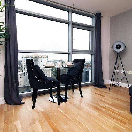 The View - Long Stay Offer - Modern Central Apartment And Parking By Cto Serviced Apartments Cardiff Extérieur photo