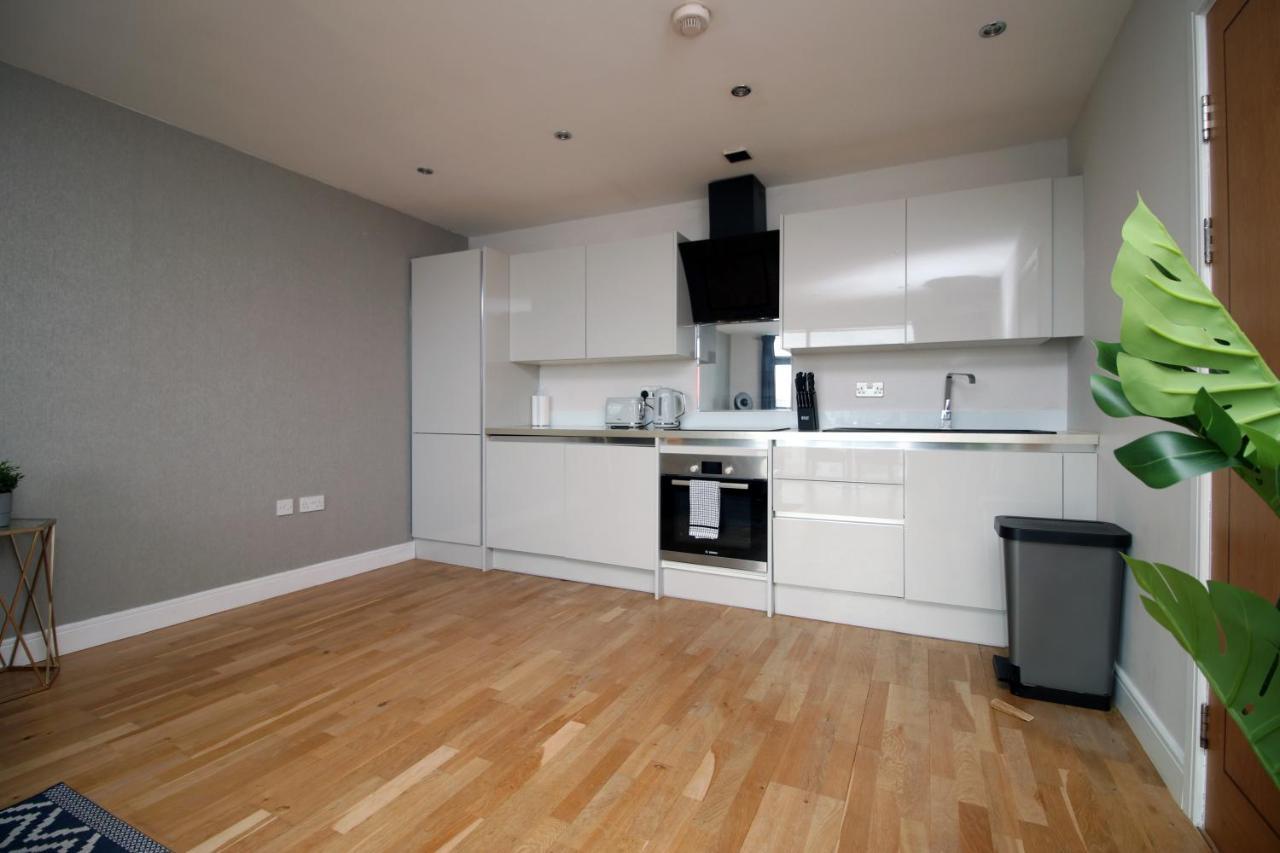 The View - Long Stay Offer - Modern Central Apartment And Parking By Cto Serviced Apartments Cardiff Extérieur photo