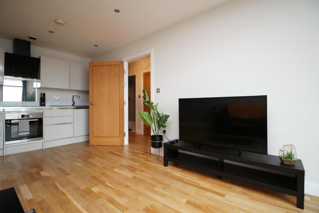 The View - Long Stay Offer - Modern Central Apartment And Parking By Cto Serviced Apartments Cardiff Extérieur photo