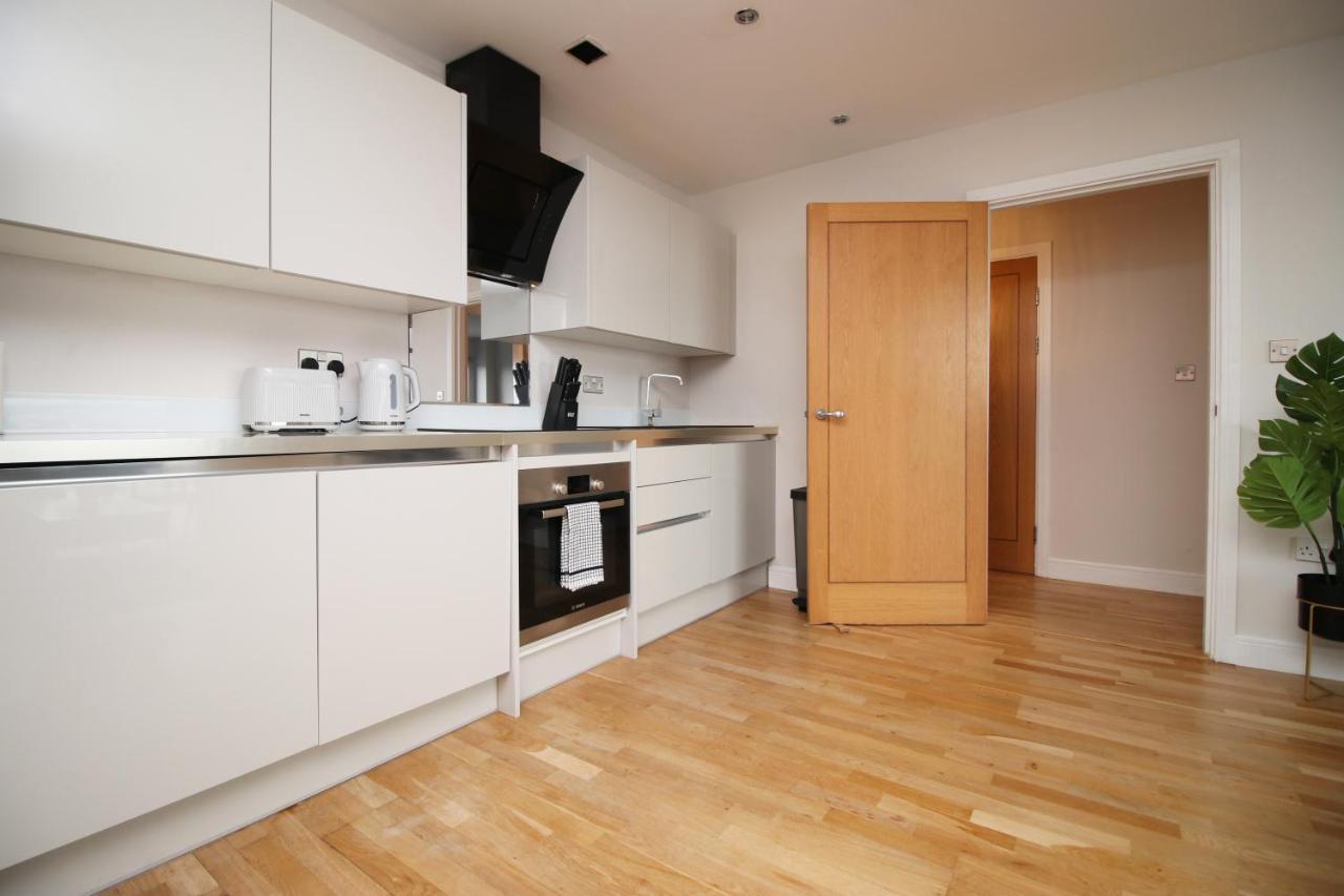 The View - Long Stay Offer - Modern Central Apartment And Parking By Cto Serviced Apartments Cardiff Extérieur photo