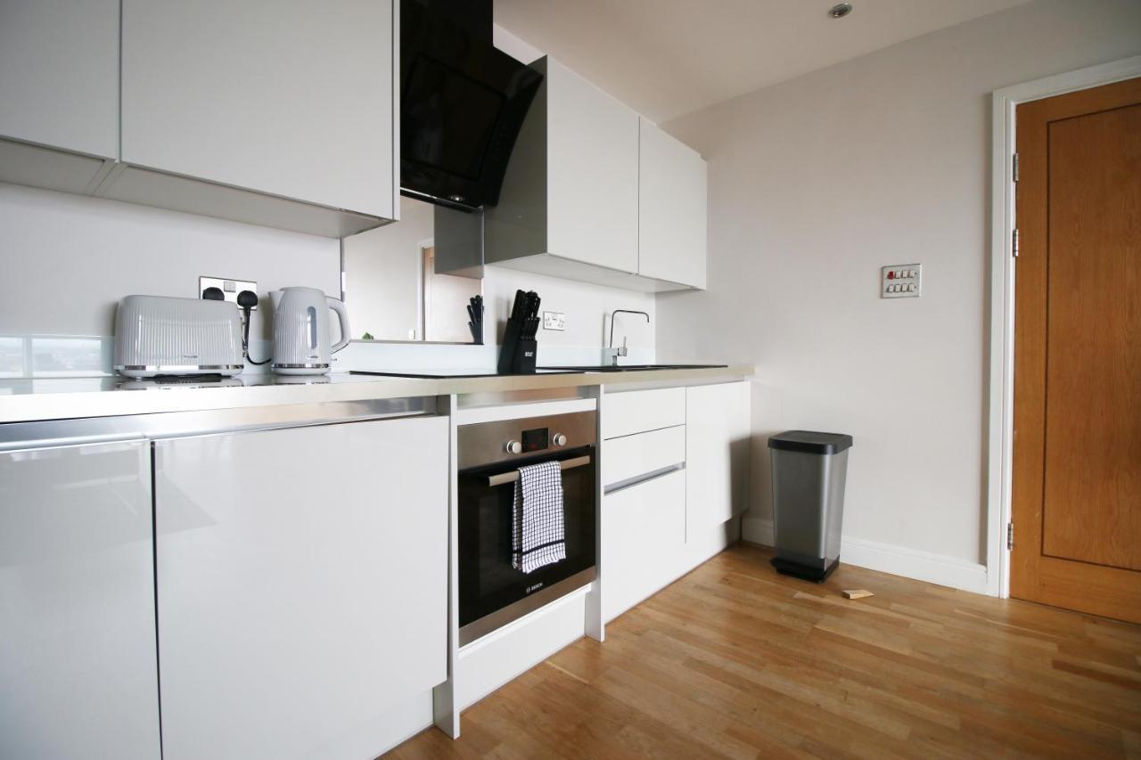 The View - Long Stay Offer - Modern Central Apartment And Parking By Cto Serviced Apartments Cardiff Extérieur photo