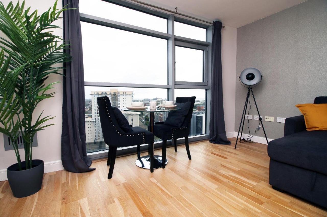 The View - Long Stay Offer - Modern Central Apartment And Parking By Cto Serviced Apartments Cardiff Extérieur photo