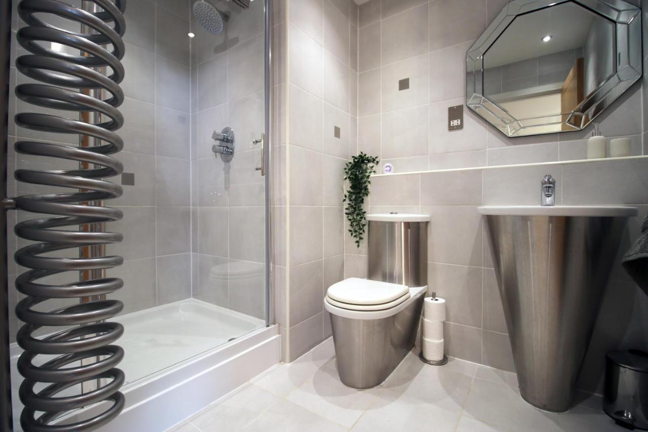 The View - Long Stay Offer - Modern Central Apartment And Parking By Cto Serviced Apartments Cardiff Extérieur photo