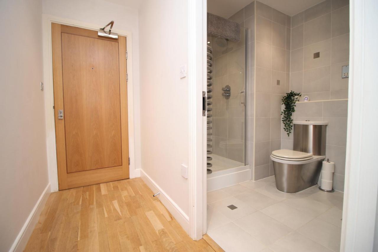 The View - Long Stay Offer - Modern Central Apartment And Parking By Cto Serviced Apartments Cardiff Extérieur photo